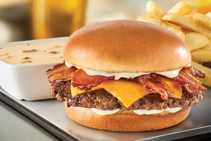 Red Robin Bacon Cheeseburger Delight